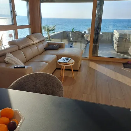 New Sunset Apartment *